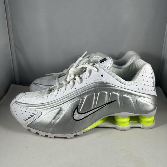 NEW Nike Shox R4 Shoes White Metallic Silver Volt AR3565-102 Women's Size 9 - Picture 2 of 9